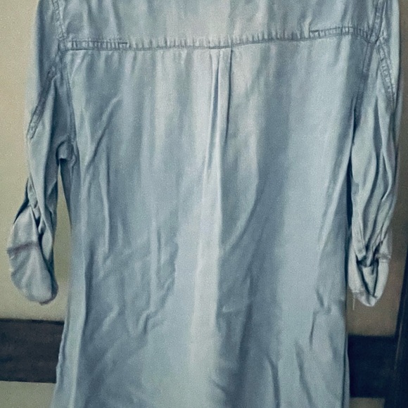Chambrai ~ Soft & comfortable lightweight Chambray Denim Top, Size L… 💙￼ - Picture 7 of 7
